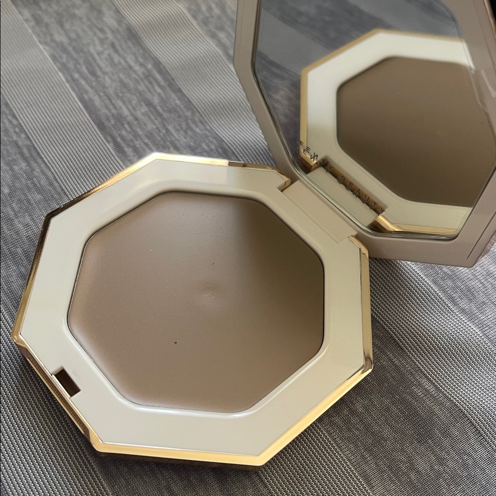 Fenty Amber Cheeks Out Cream Bronzer - Picture 7 of 7